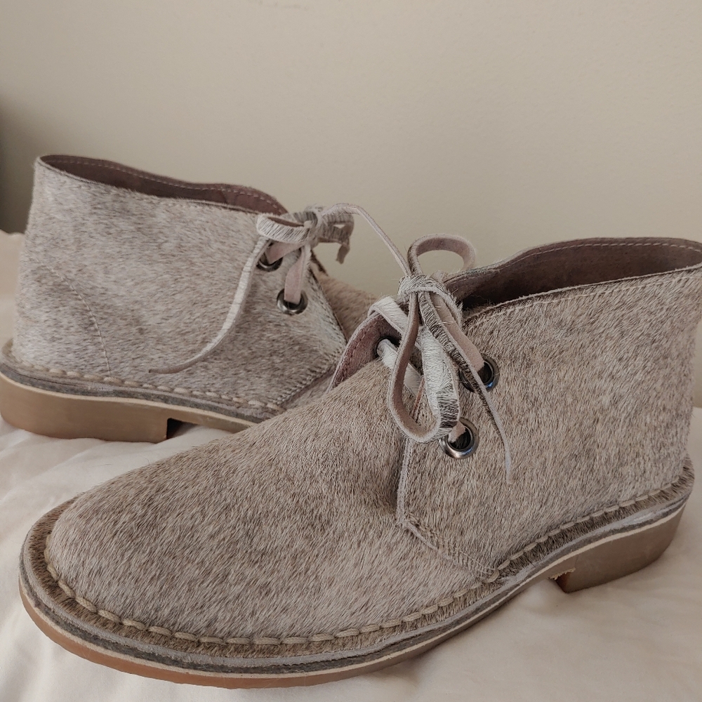 Uwezo Unisex Chukka Boots Brown/Cream Cow Hair Size 9.5 New Without Tag